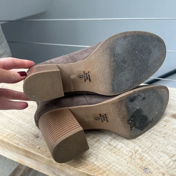 Soda Taupe Suede Ankle Boots Block Heel Side Slit Booties | Size 9 - Picture 7 of 8